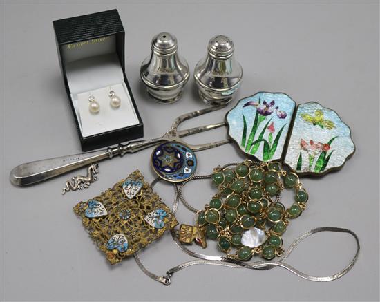 A quantity of mixed jewellery etc